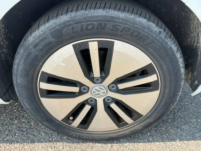 Used 2016 Volkswagen e-Golf SE FWD image 24