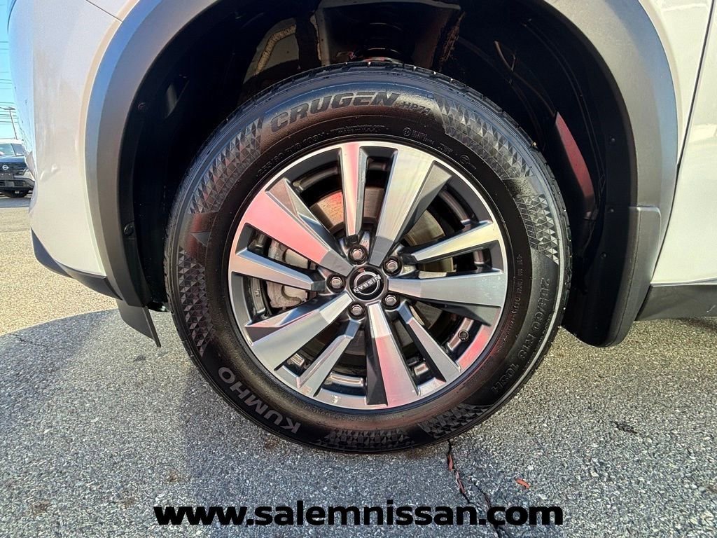 Certified 2025 Nissan Pathfinder SL w/ Lighting Package (N92) image 22