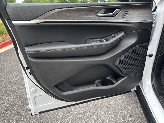 New 2026 Jeep Grand Cherokee Limited AWD/4WD image 9