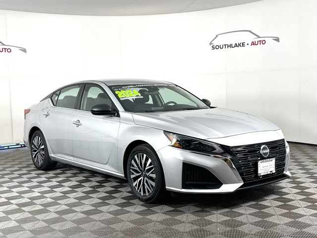Used 2024 Nissan Altima 2.5 SV FWD image 2