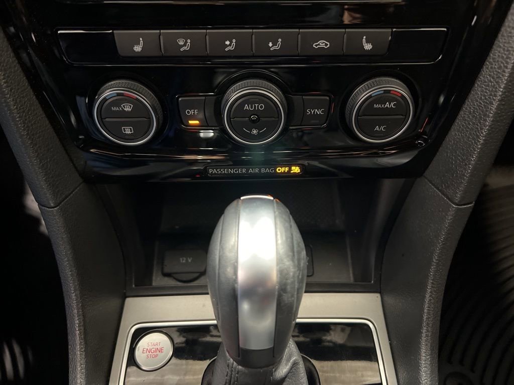 Used 2022 Volkswagen Passat 2.0T R-Line image 41