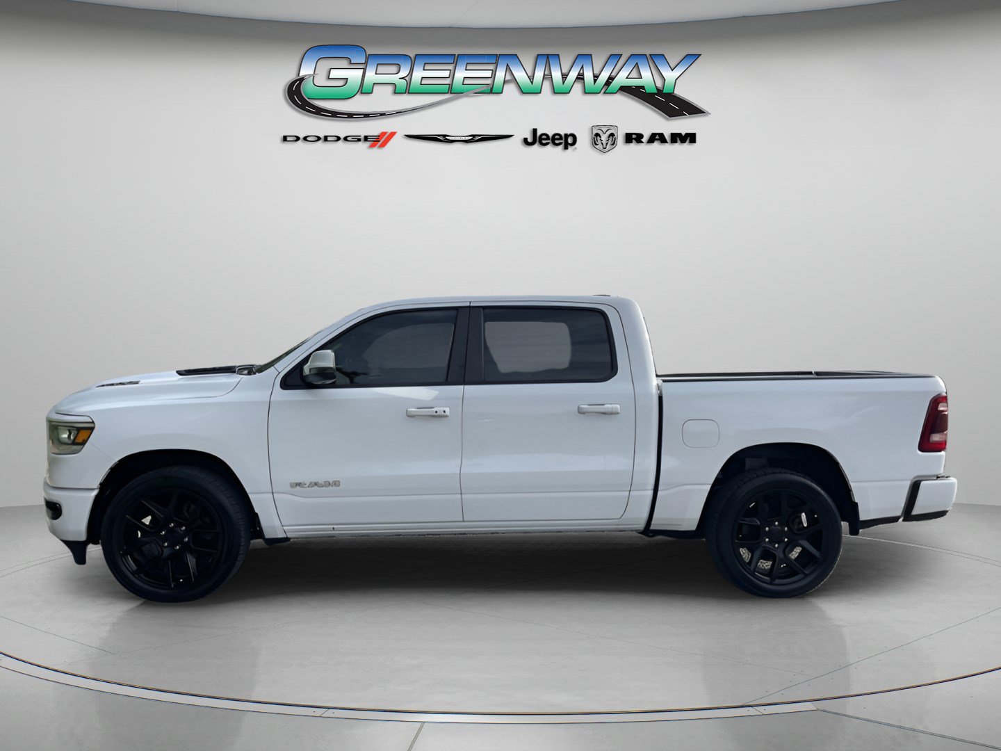 Used 2023 RAM 1500 Laramie AWD/4WD image 2