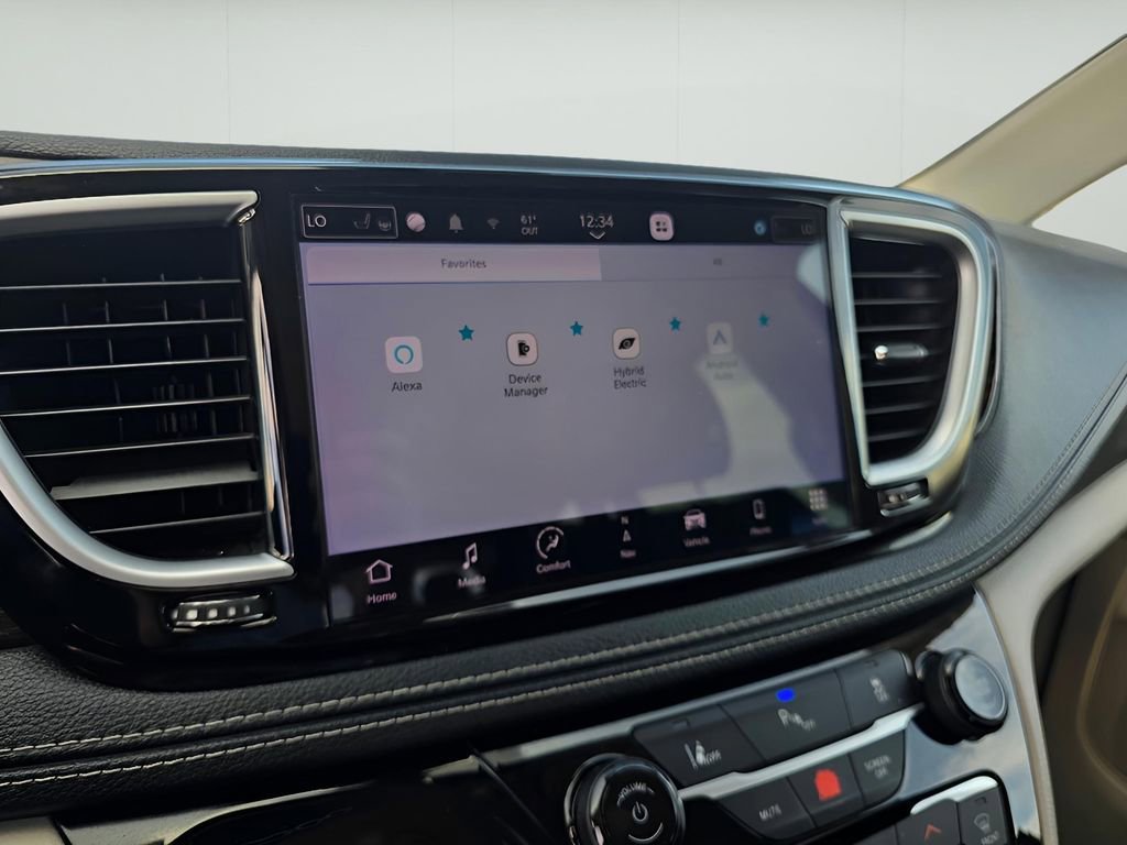Used 2023 Chrysler Pacifica Limited image 18
