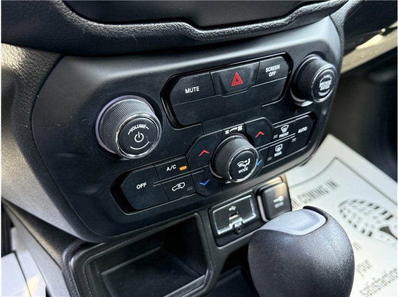 Used 2020 Jeep Renegade Altitude image 36