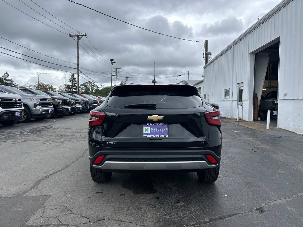 Used 2024 Chevrolet Trax LT w/ Driver Confidence Package FWD image 4