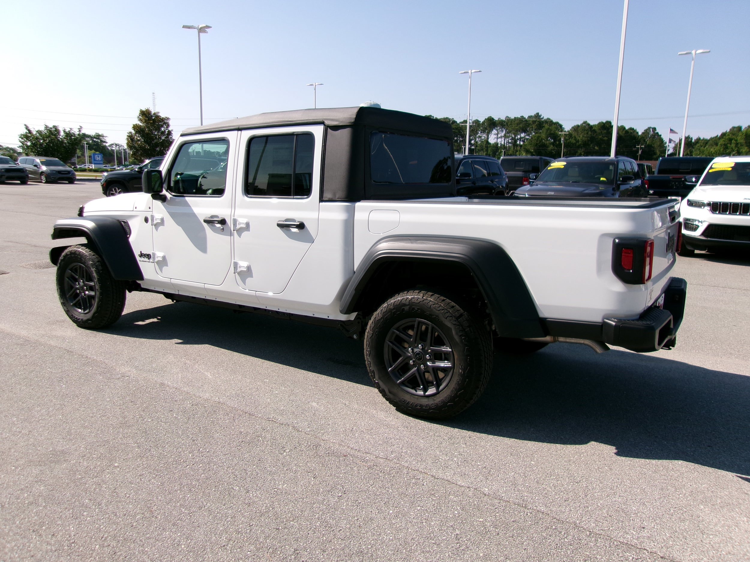 New 2025 Jeep Gladiator Sport AWD/4WD image 3