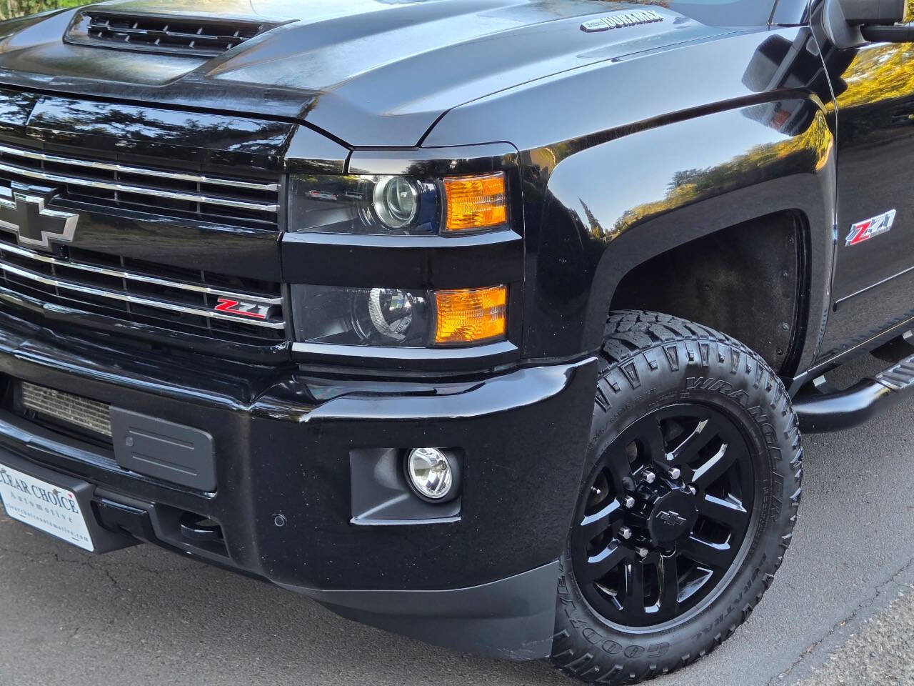 Used 2017 Chevrolet Silverado 2500 LT w/ Midnight Edition image 5