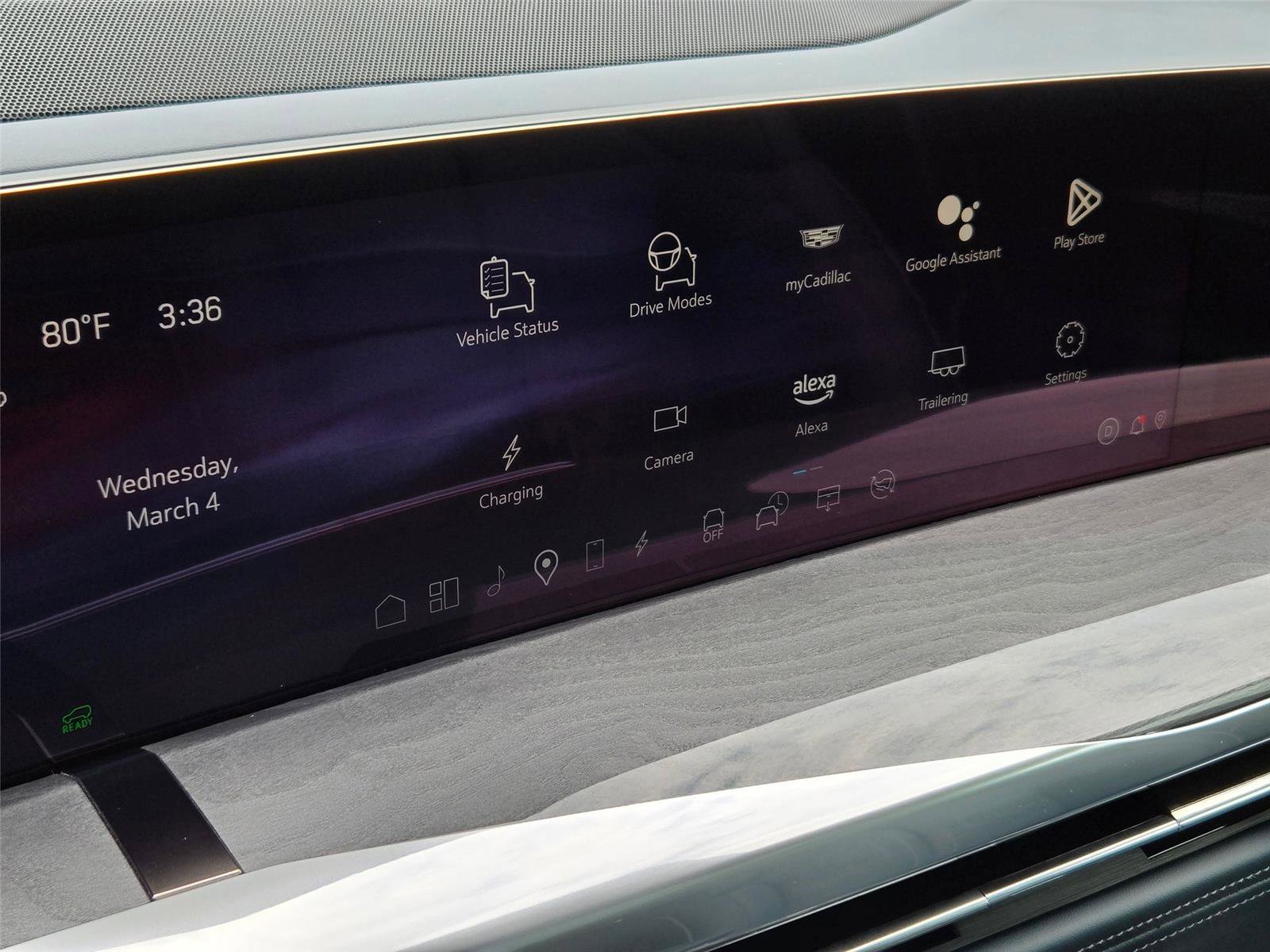 Certified 2025 Cadillac Escalade IQ Luxury 2 w/ LPO, Premium Carpet Package AWD/4WD image 18