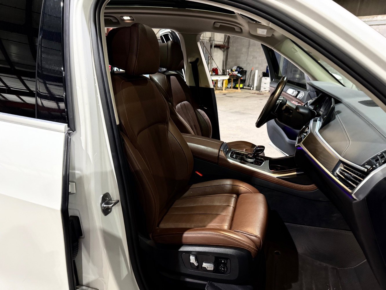 Used 2020 BMW X7 xDrive40i w/ Premium Package AWD/4WD image 27