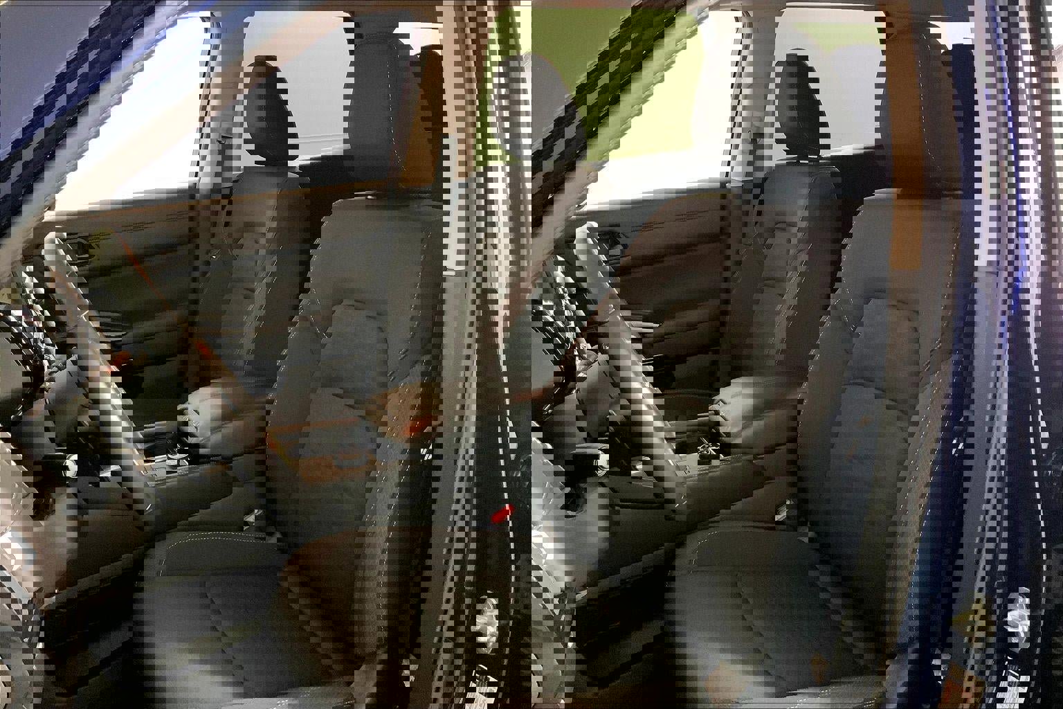 Used 2025 Nissan Pathfinder SV image 22