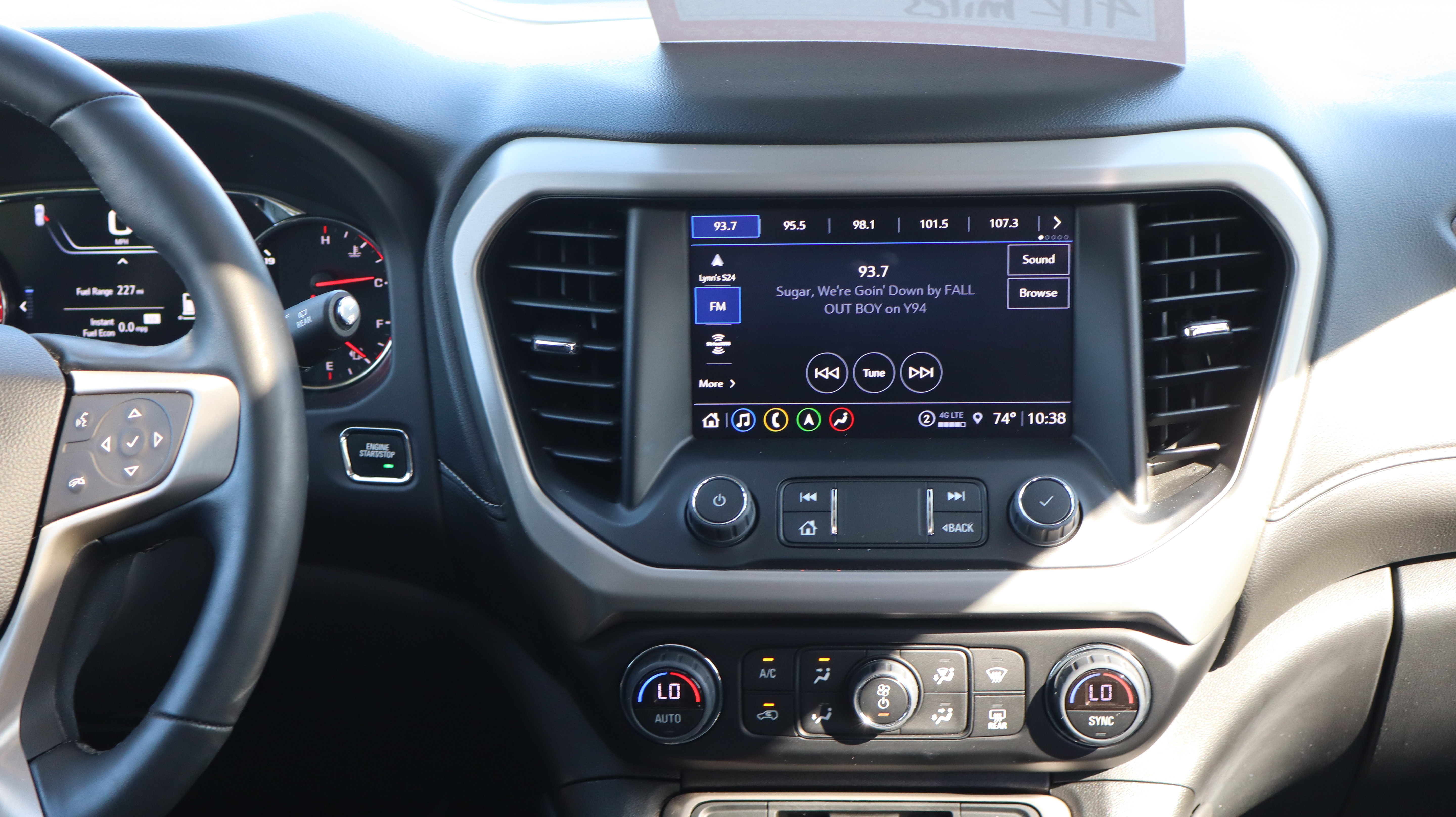 Used 2023 GMC Acadia Denali w/ Denali Technology Package AWD/4WD image 11