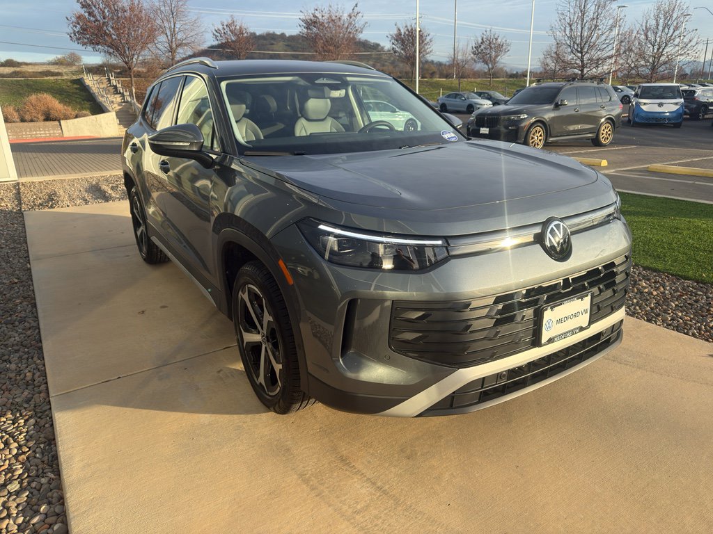 New 2026 Volkswagen Tiguan SE image 3