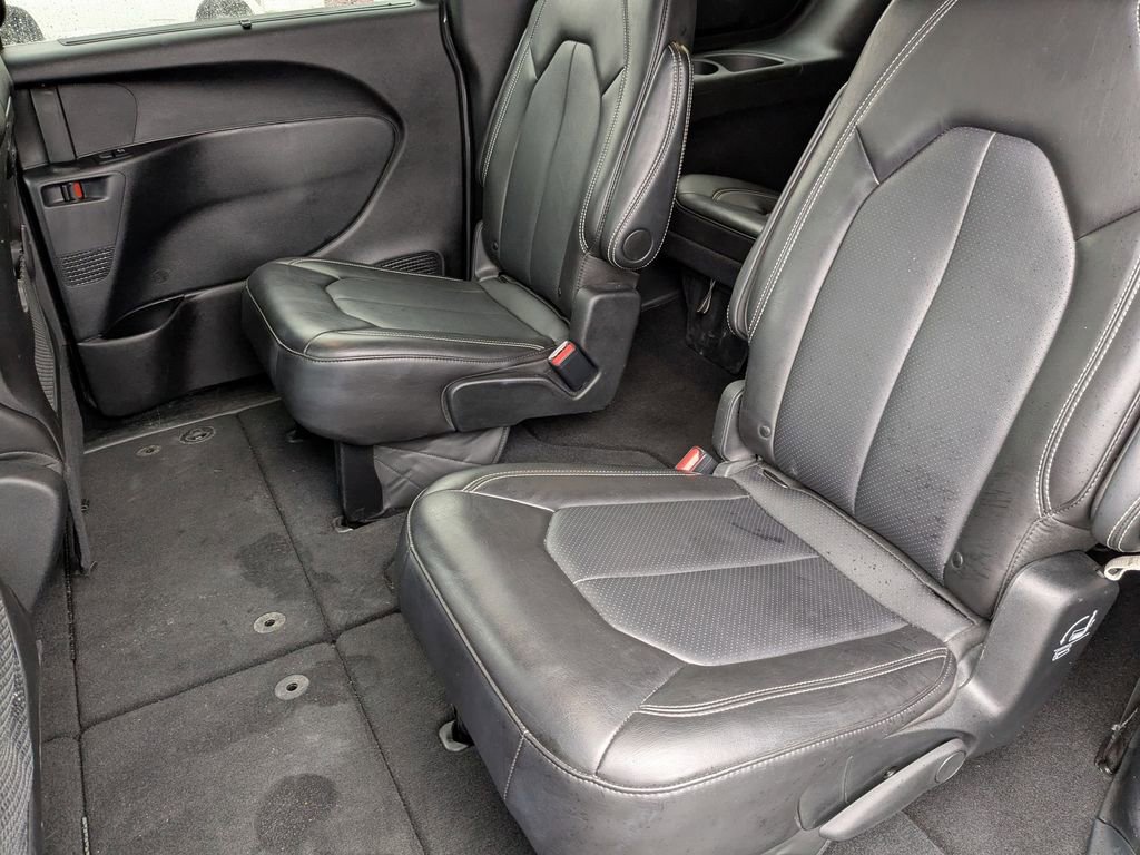 Used 2025 Chrysler Pacifica Select image 26