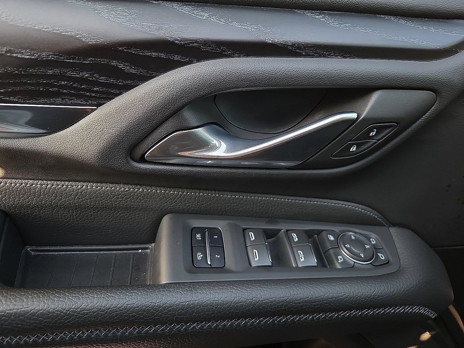 Used 2023 GMC Yukon Denali AWD/4WD image 14