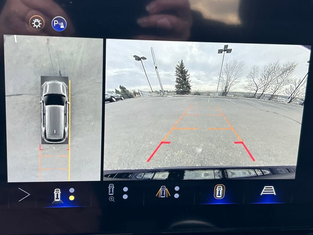 Used 2025 Chevrolet Equinox LT w/ Convenience Package II image 13