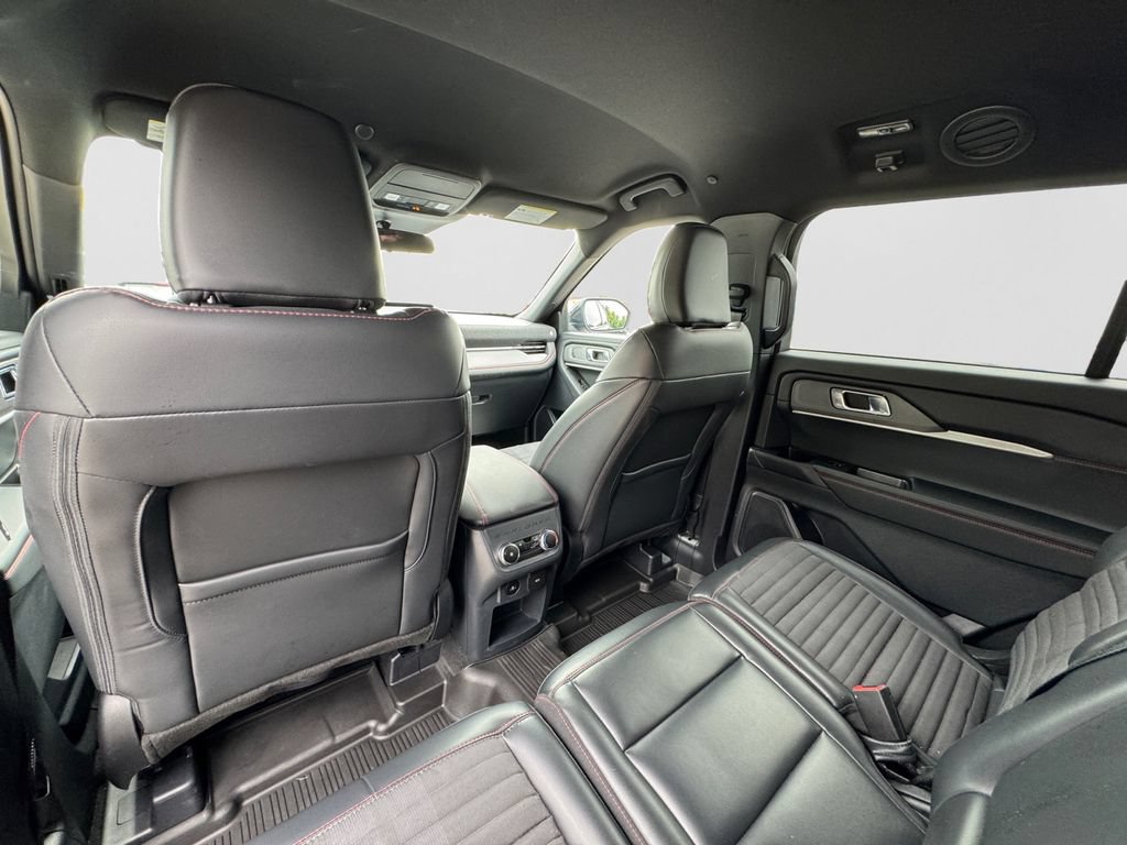Used 2025 Ford Explorer ST-Line w/ ST-Line Street Pack AWD/4WD image 14