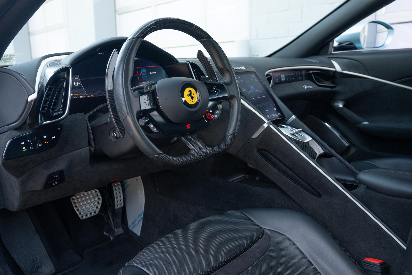 Used 2024 Ferrari Roma Spider RWD image 33