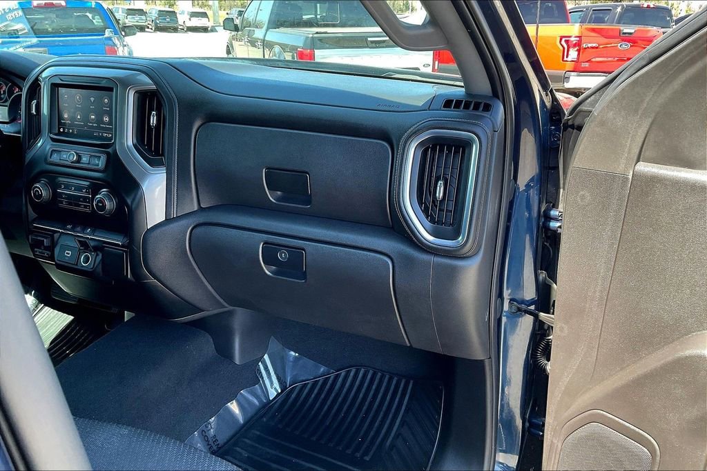Used 2020 Chevrolet Silverado 1500 Custom w/ Custom Value Package image 16