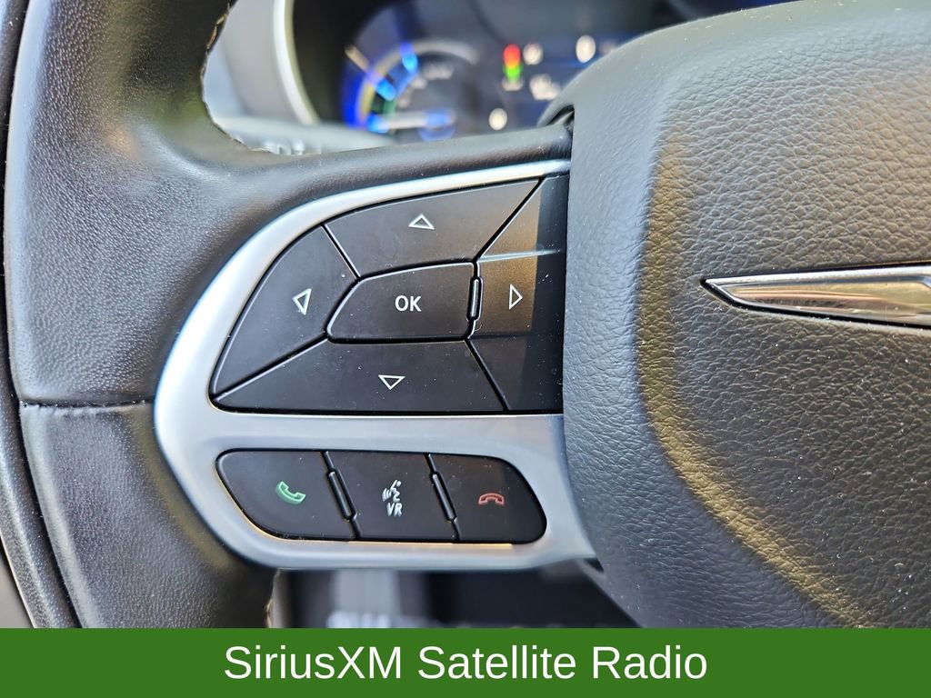 Used 2022 Chrysler Pacifica Touring-L w/ Uconnect Theater Family Group FWD image 11
