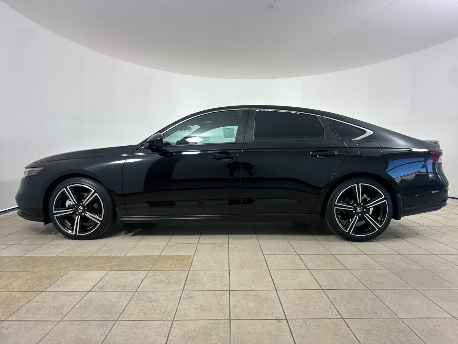 Used 2024 Honda Accord Sport image 3