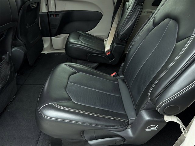 Used 2024 Chrysler Pacifica Touring-L image 21