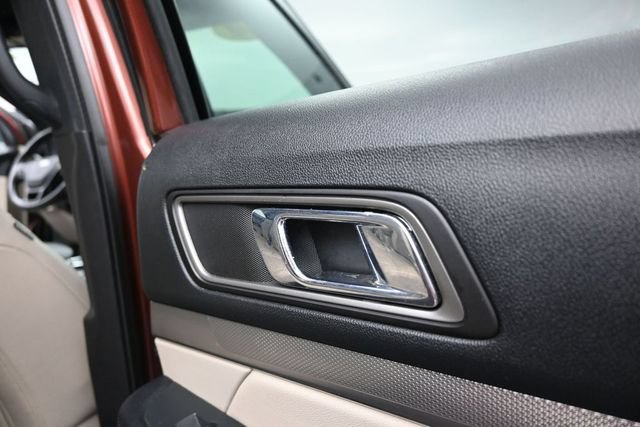 Used 2018 Ford Explorer XLT w/ Equipment Group 202A AWD/4WD image 50