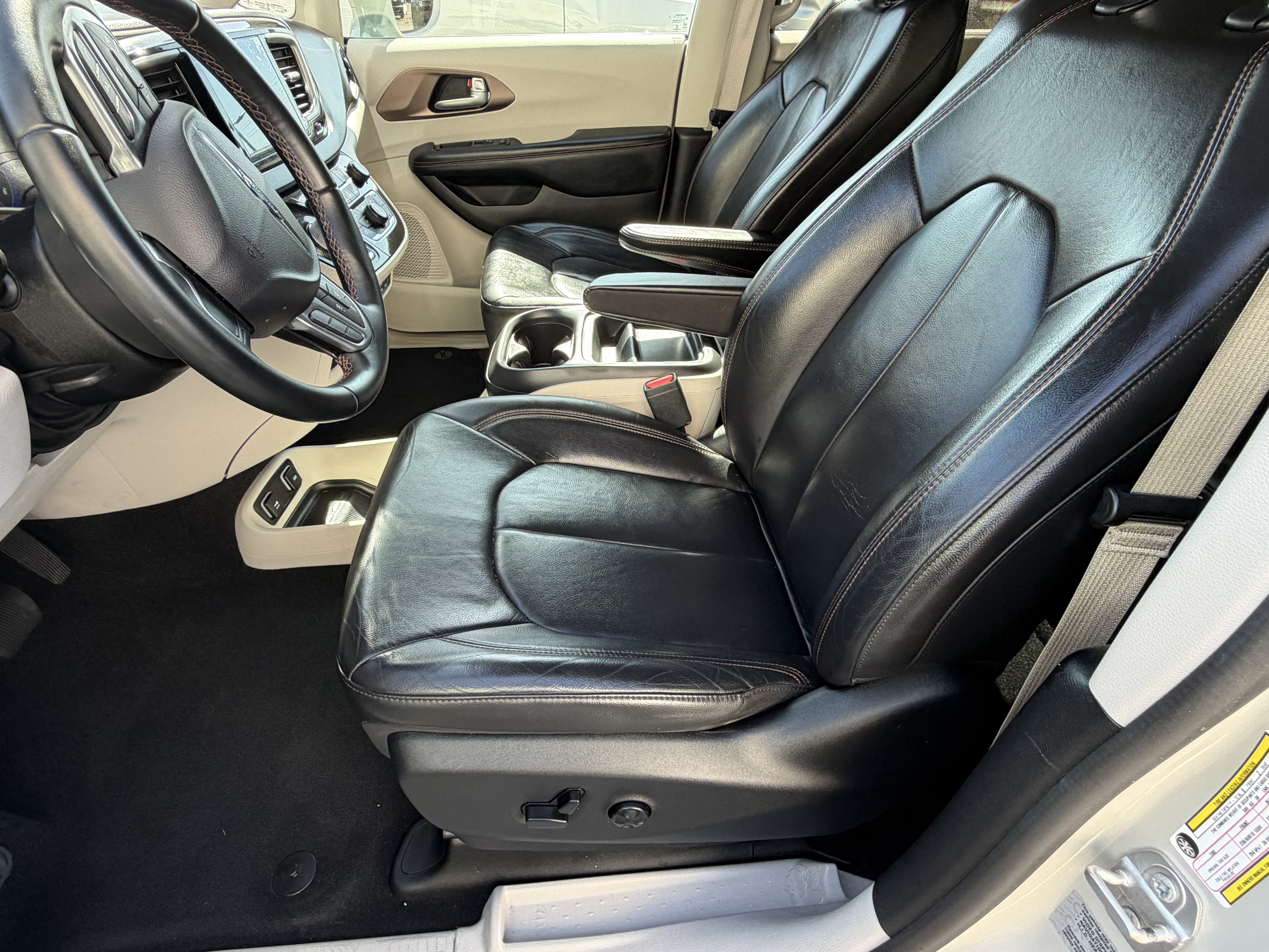 Certified 2017 Chrysler Pacifica Touring-L w/ Tire & Wheel Group FWD image 22