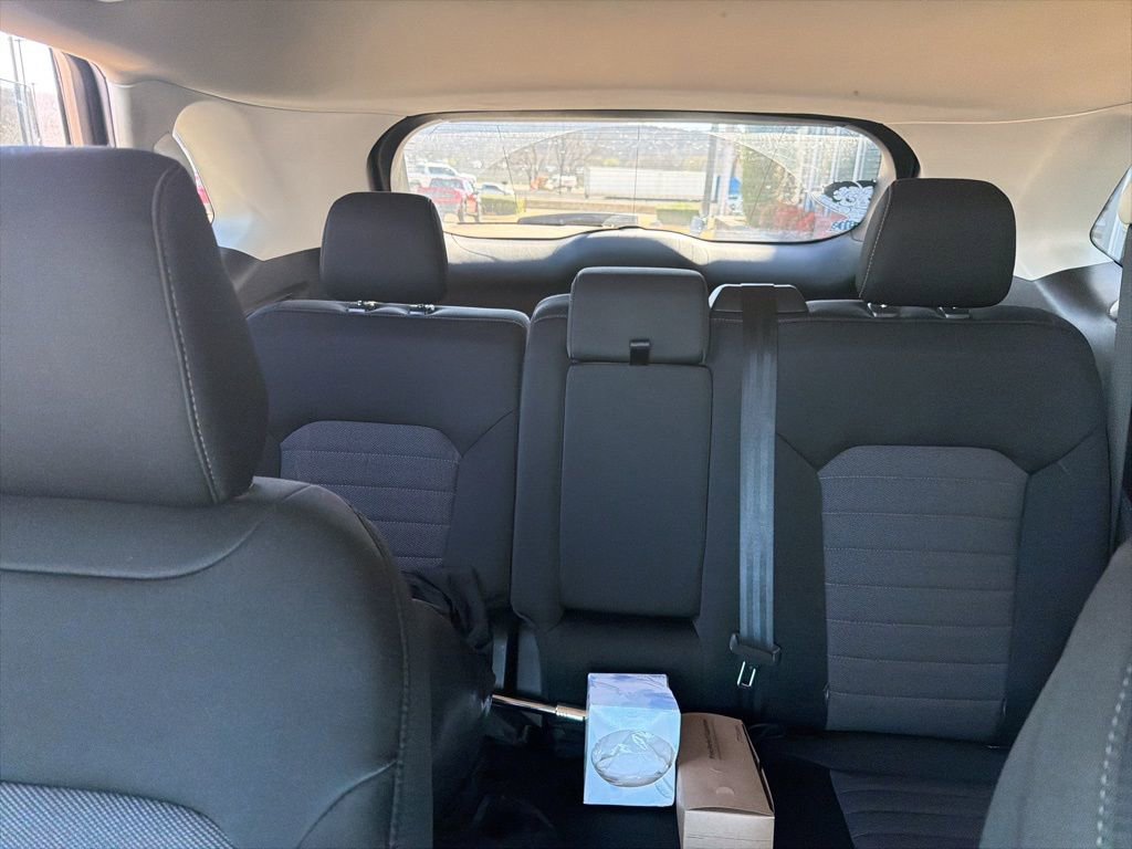 Used 2020 Ford Edge SE image 11