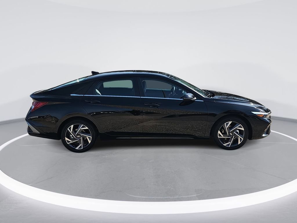 New 2026 Hyundai Elantra Limited image 4