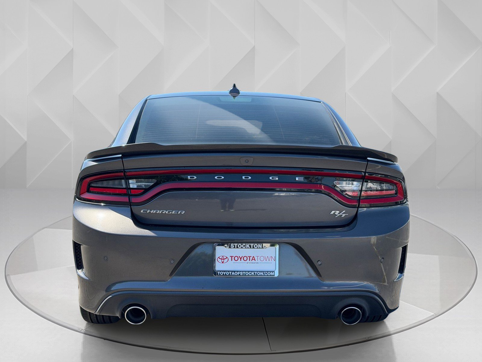 Used 2019 Dodge Charger R/T RWD image 4