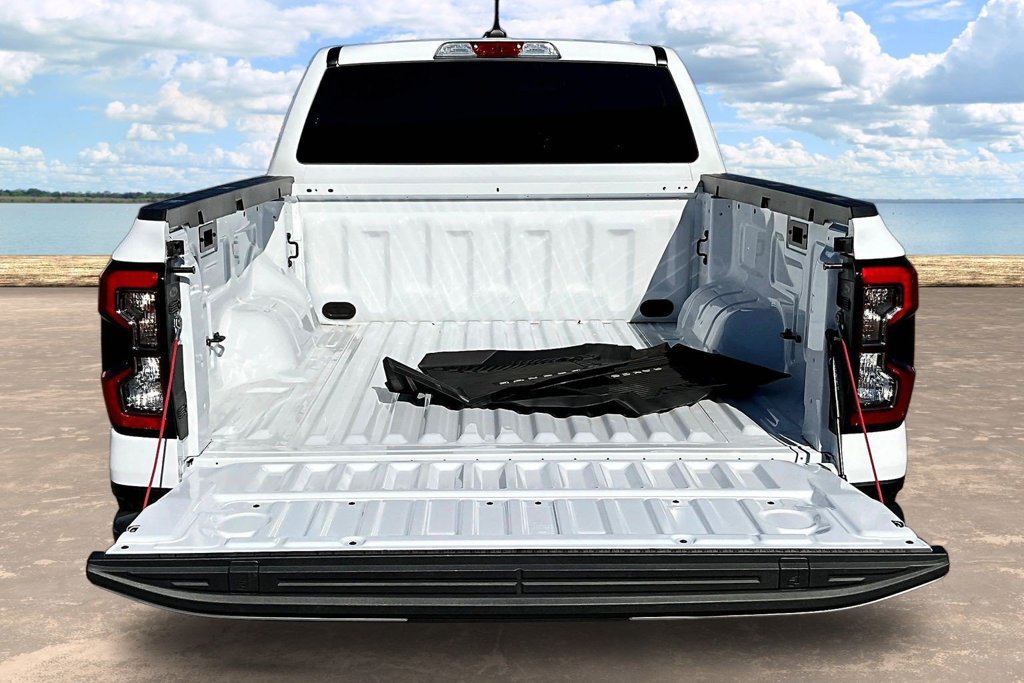 Certified 2025 Ford Ranger XLT w/ FX4 Off-Road Package AWD/4WD image 9
