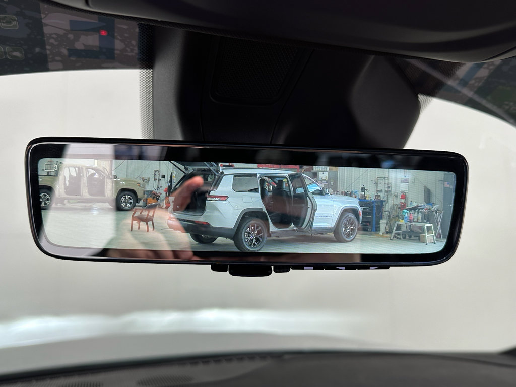 New 2025 Jeep Grand Cherokee Limited image 21