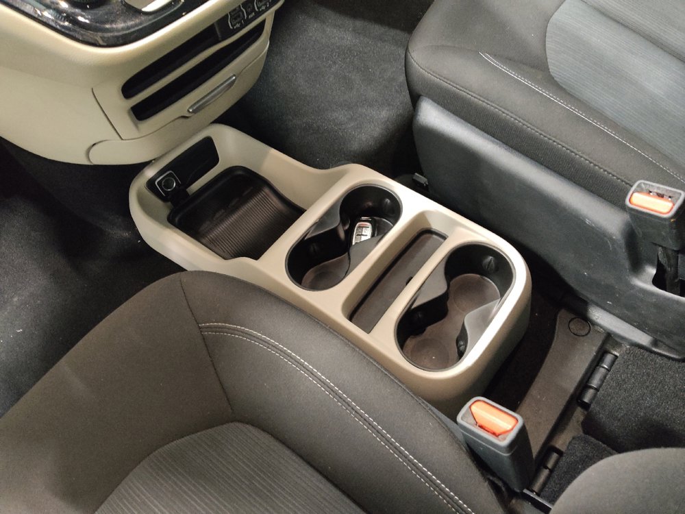 Used 2022 Chrysler Voyager LX image 26