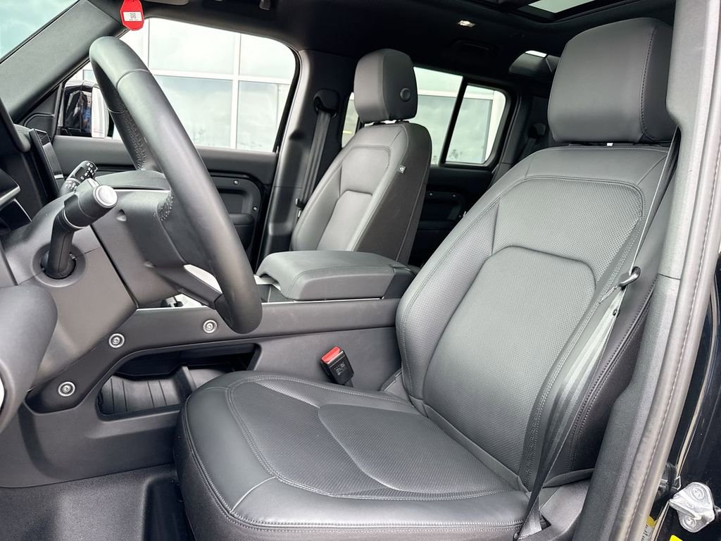 Used 2025 Land Rover Defender 110 S image 11
