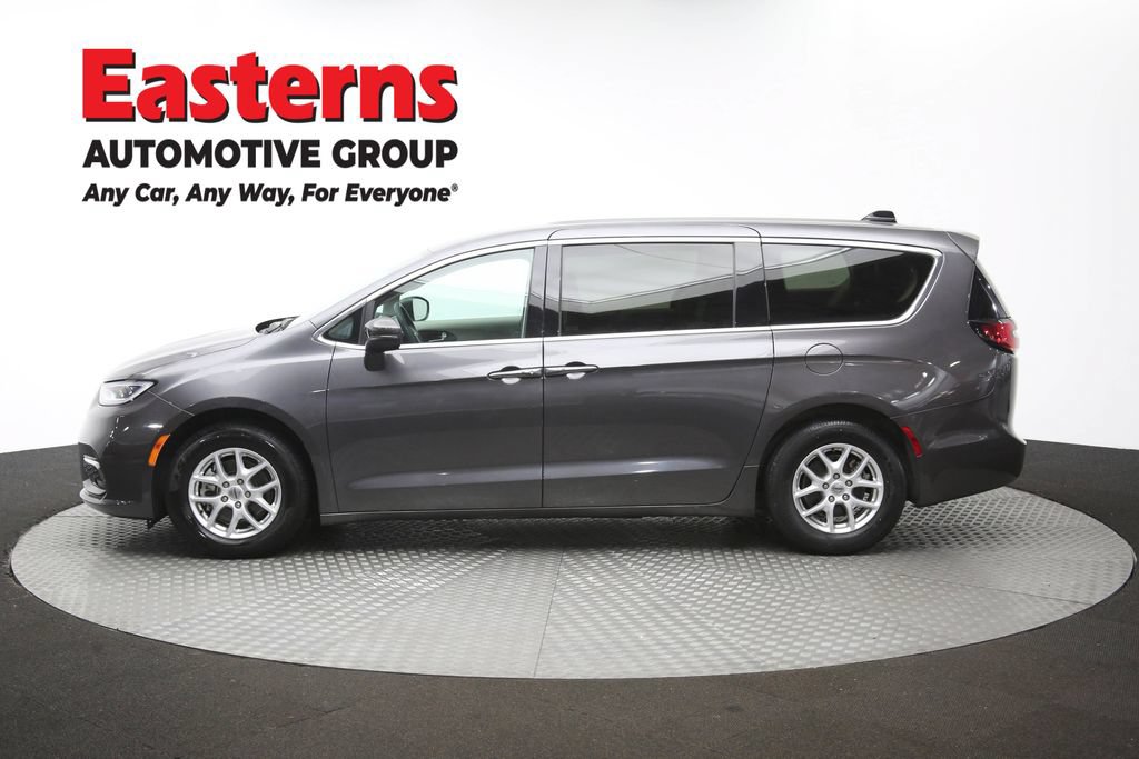 Used 2023 Chrysler Pacifica Touring-L FWD image 61
