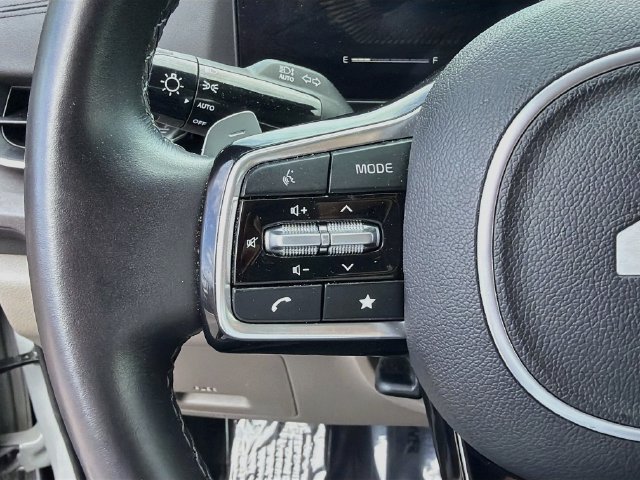 Used 2025 Kia Carnival EX FWD image 37
