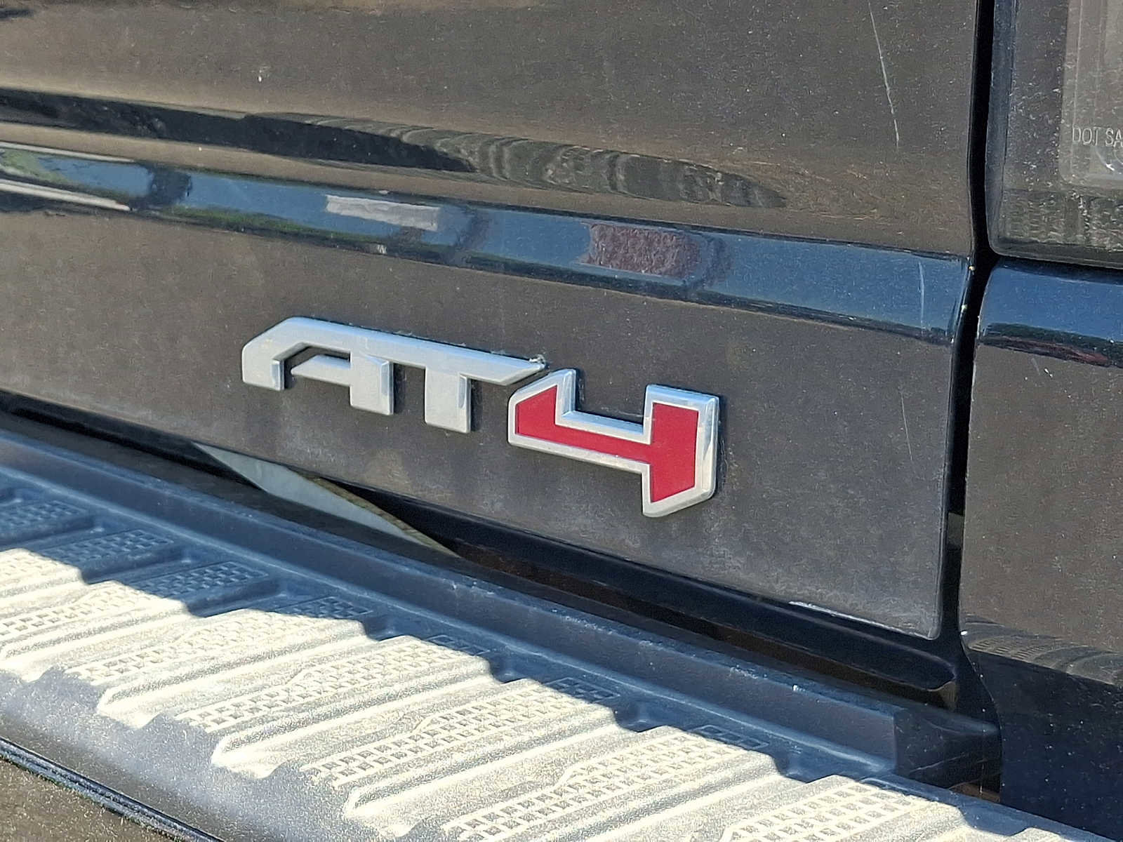 Used 2025 GMC Sierra 2500 AT4 w/ AT4 Preferred Package AWD/4WD image 8