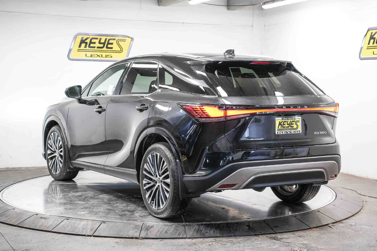 Used 2024 Lexus RX 350 Premium Plus w/ Convenience Package FWD image 2