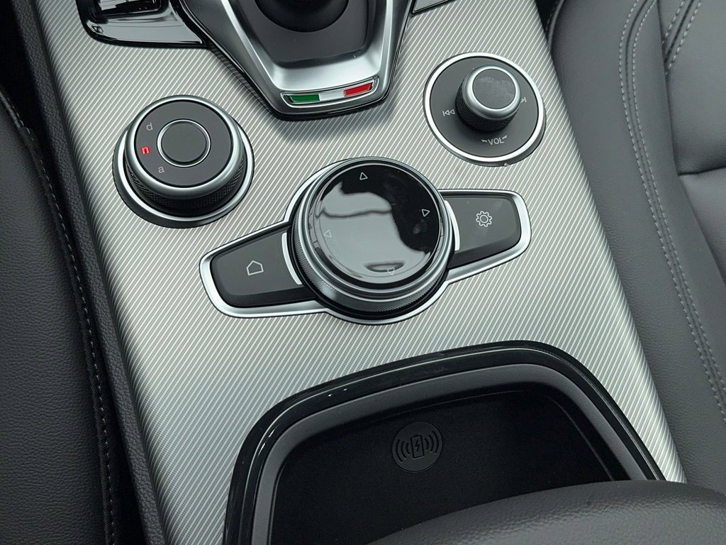 New 2025 Alfa Romeo Stelvio Sprint w/ Convenience Package image 28