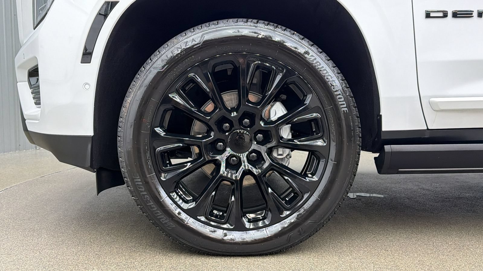 Used 2026 GMC Yukon Denali w/ Sun & Power Step Package AWD/4WD image 10