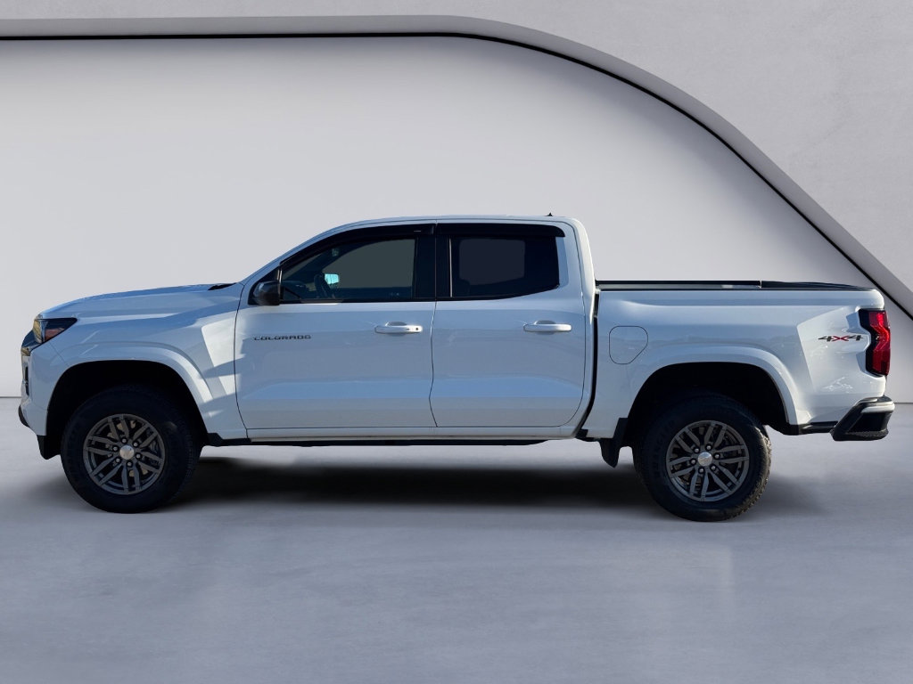 Used 2024 Chevrolet Colorado LT image 2