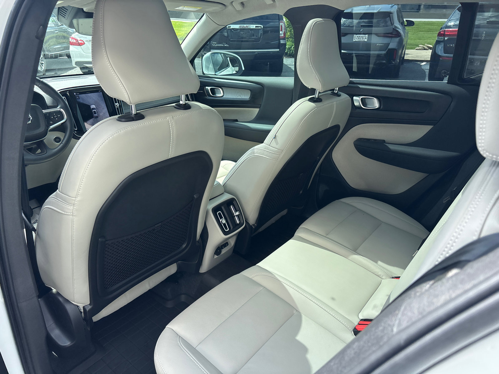 Used 2024 Volvo XC40 B5 Plus w/ Climate Package AWD/4WD image 26