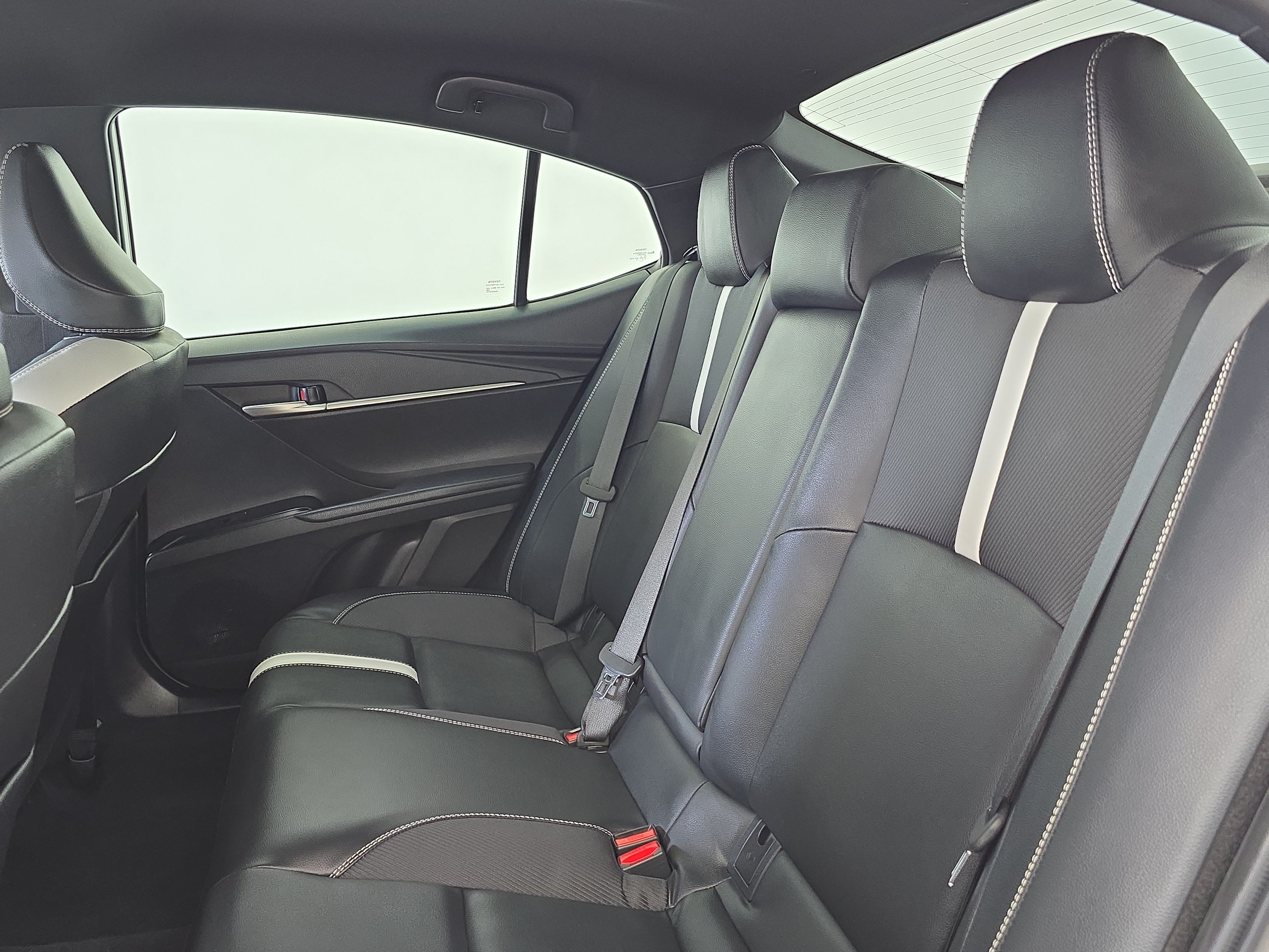 Used 2025 Toyota Camry SE w/ Convenience Package FWD image 13