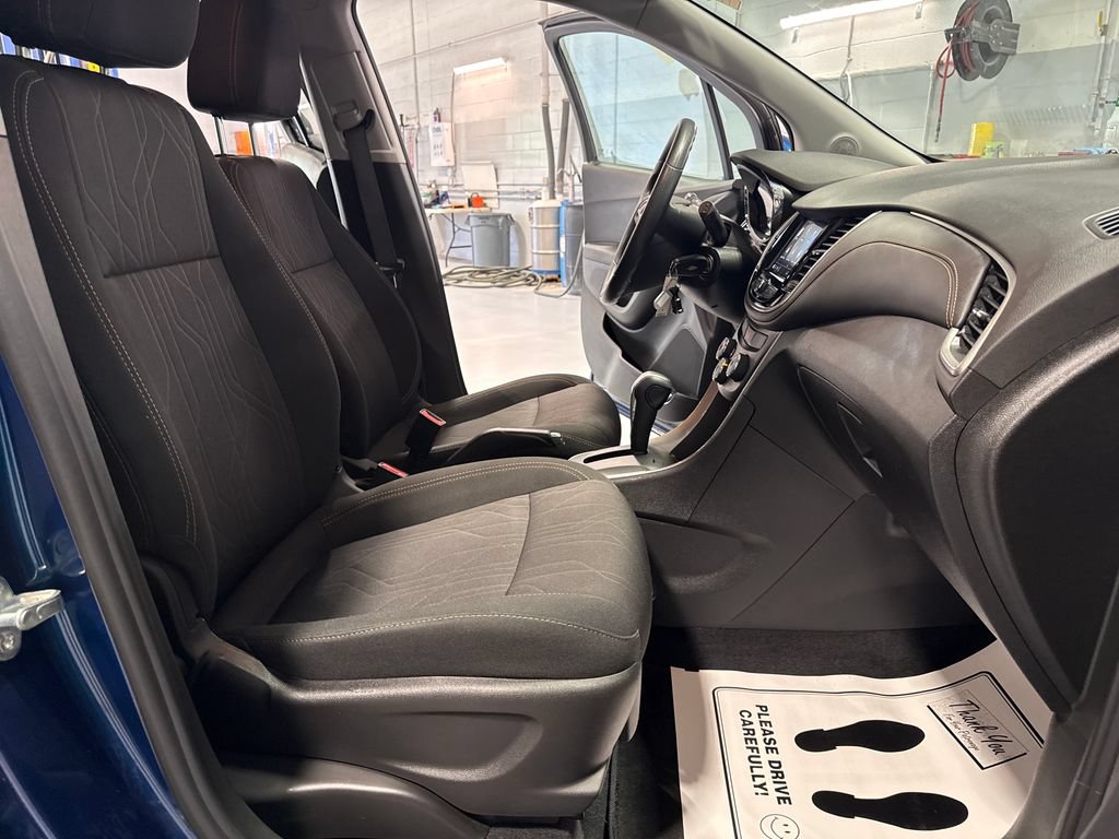Used 2020 Chevrolet Trax LT FWD image 29