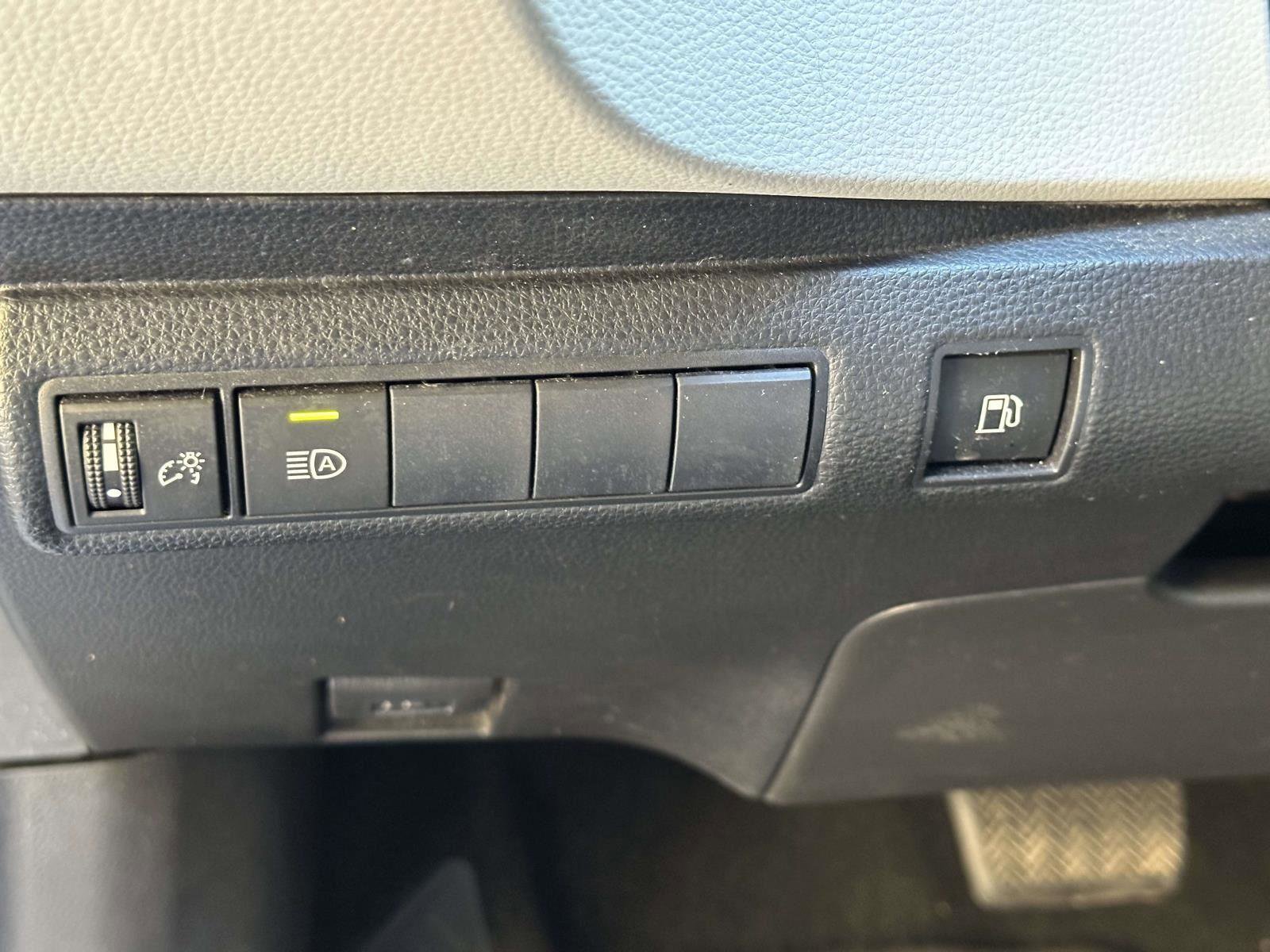 Used 2021 Toyota Corolla LE w/ Carpet Mat Package (TMS) FWD image 18