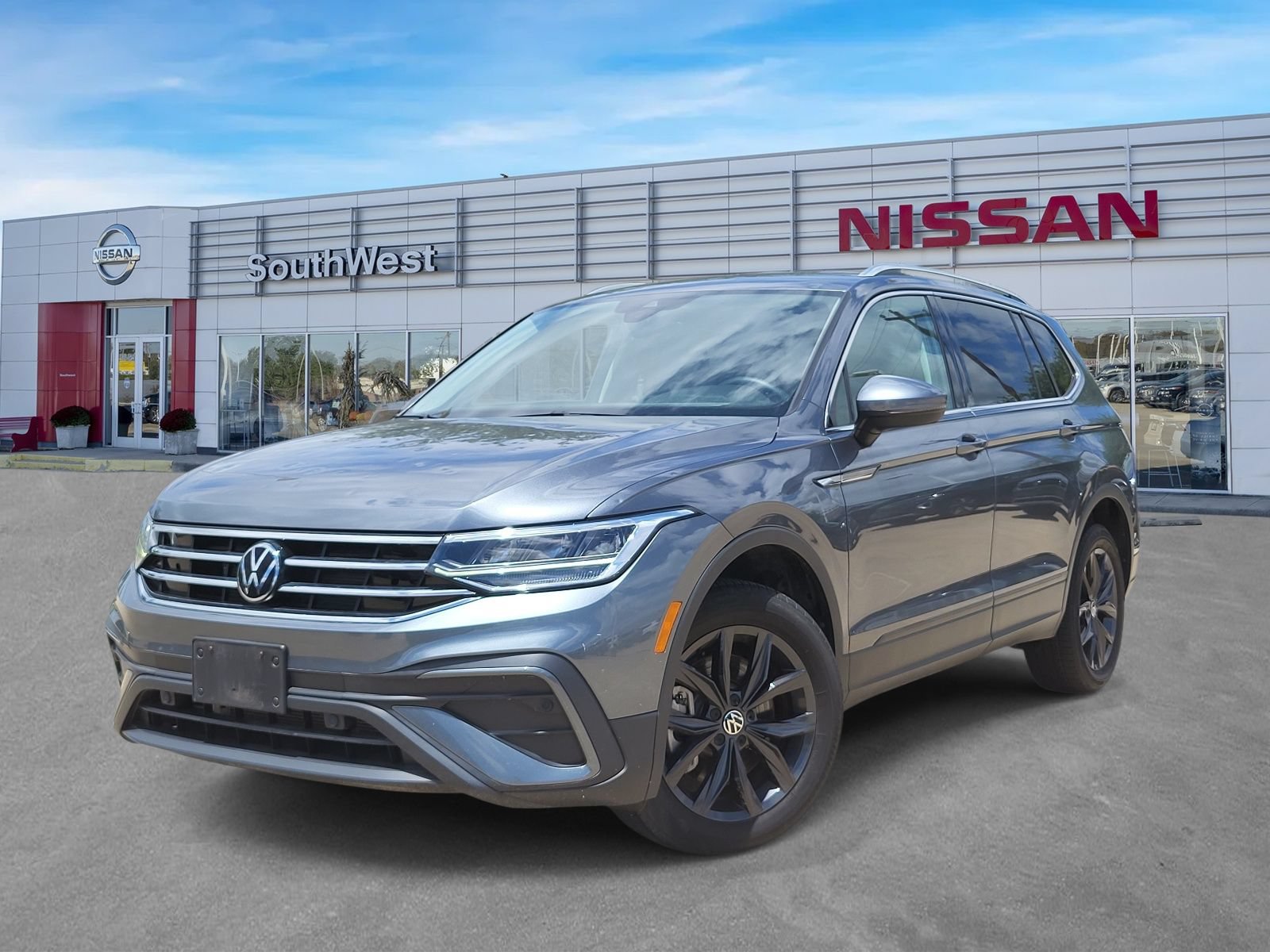 Used 2024 Volkswagen Tiguan SE