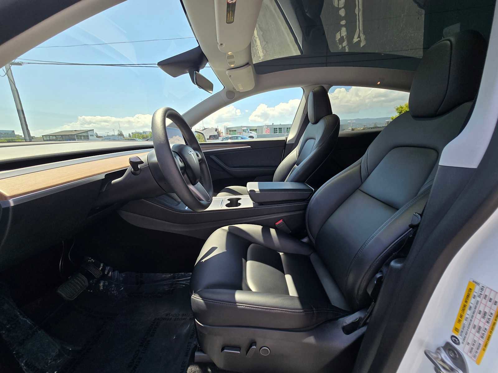 Used 2023 Tesla Model Y AWD image 23