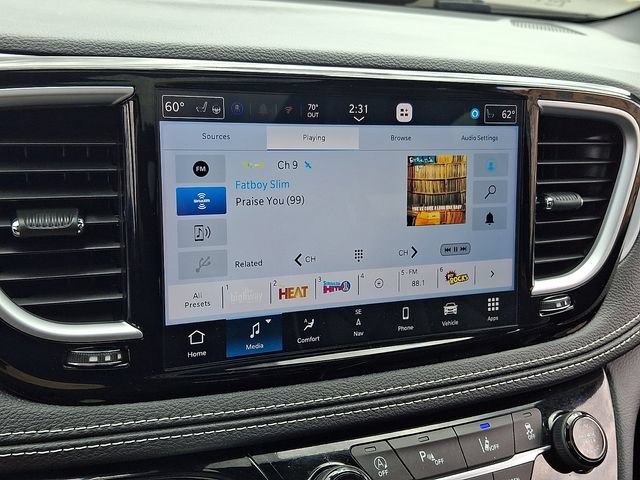 Used 2026 Chrysler Pacifica Limited w/ S Appearance Package FWD image 19