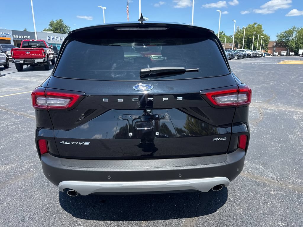Used 2025 Ford Escape Active w/ Active Premium Tech Pack AWD/4WD image 8