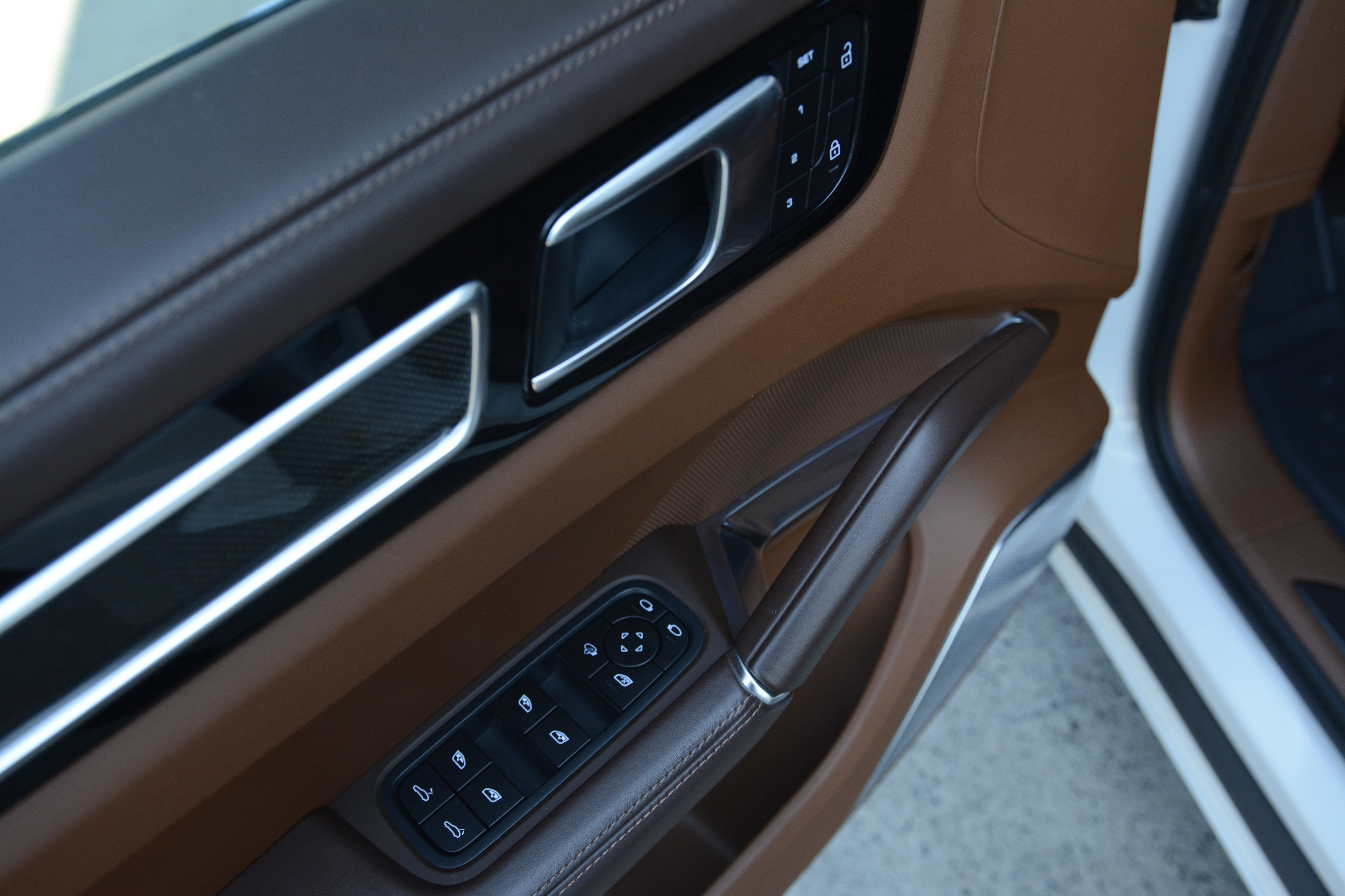 Certified 2023 Porsche Cayenne Turbo AWD/4WD image 14